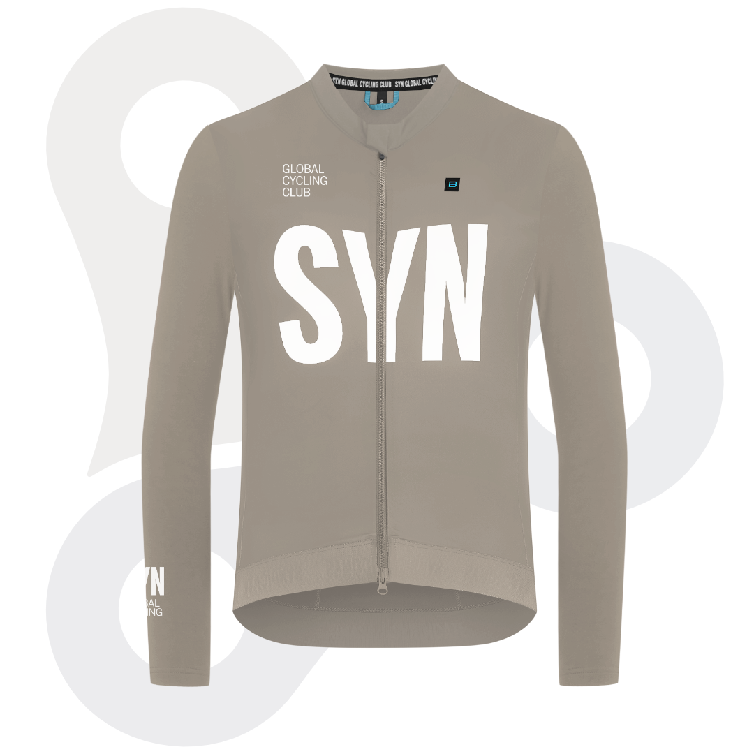SYN Longsleeve Training Jersey 2.0 in der Farbe Ivory mit weißem SYN Schriftzug von vorne