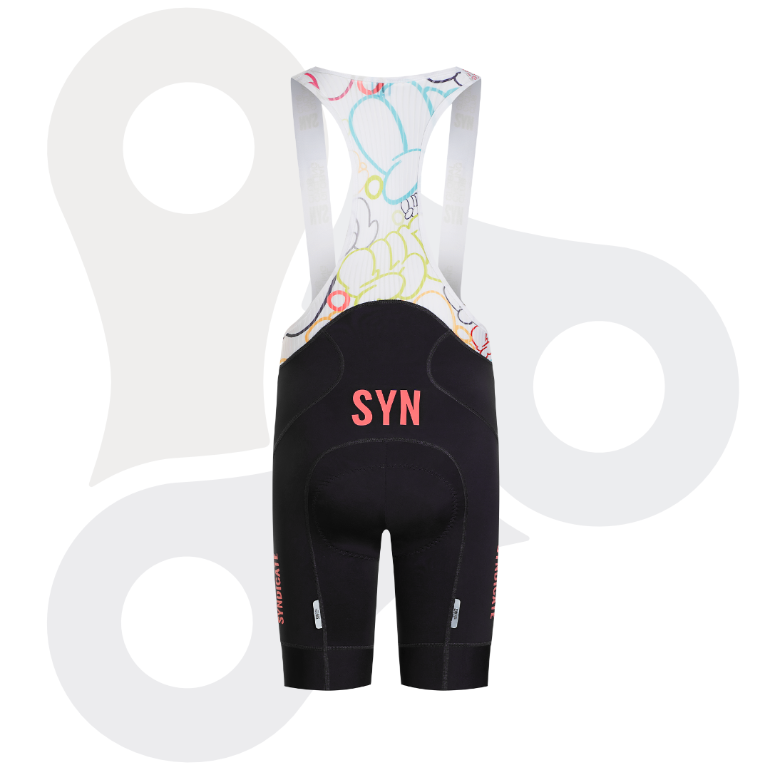 SYN Pro Design Lab Bib Shorts in der Farbe bronx mit rosa SYN Schriftzug und weißen Trägern von hinten