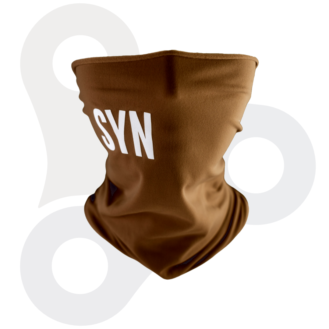 SYN Thermal Neck Warmer in umber mit weißem SYN Schriftzug