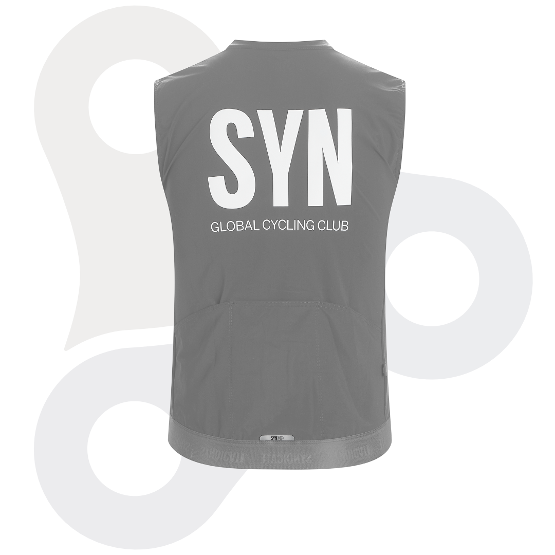 SYN Training Vest 2.0 in der Farbe Steel mit weißem SYN Schriftzug von hinten