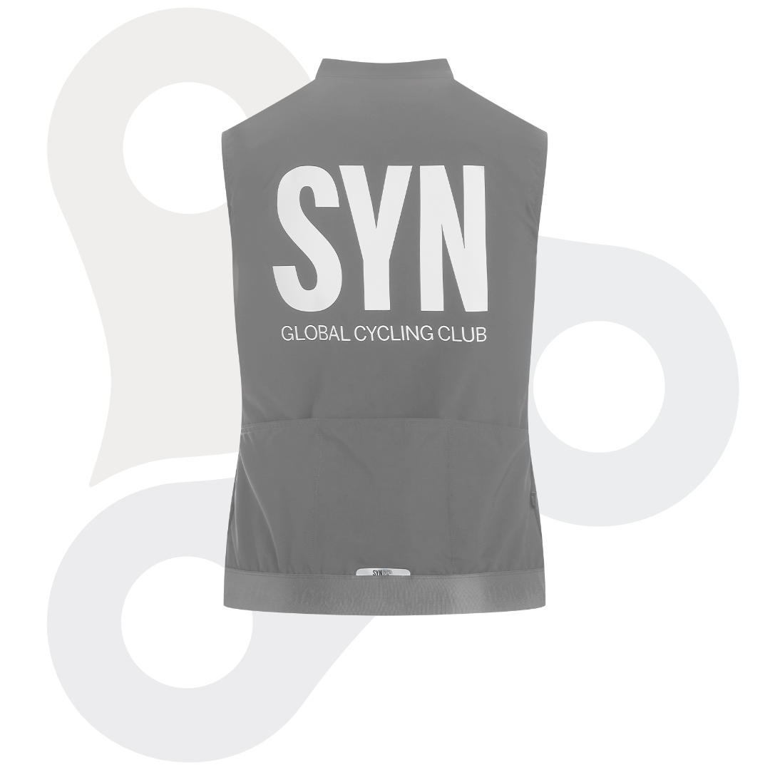 SYN Training Vest 2.0 in der Farbe Steel mit weißem SYN Schriftzug von vorne
