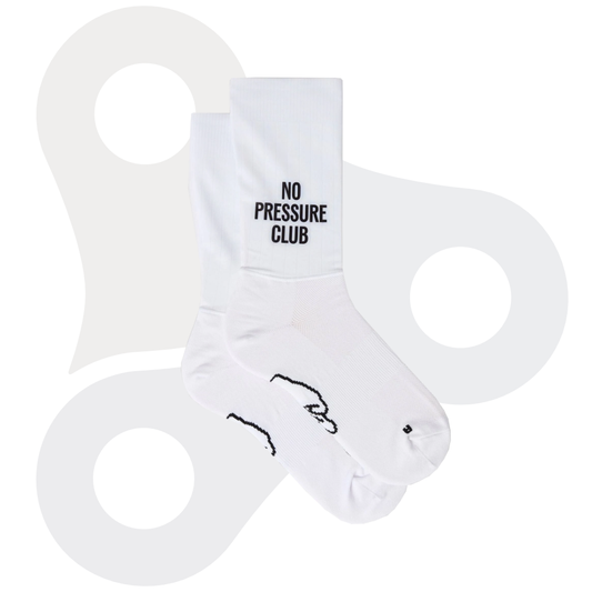 Fingerscrossed Aero Socke in weiß mit Schriftzug No Pressure Club