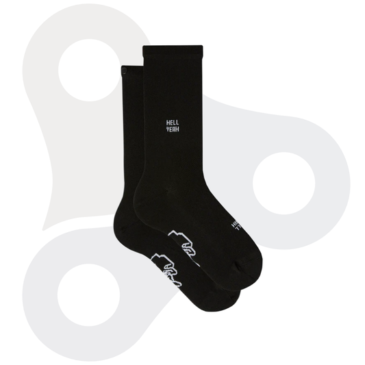 Fingerscrossed Socken in schwarz mit Motiv Hell Yeah (Schriftzug)