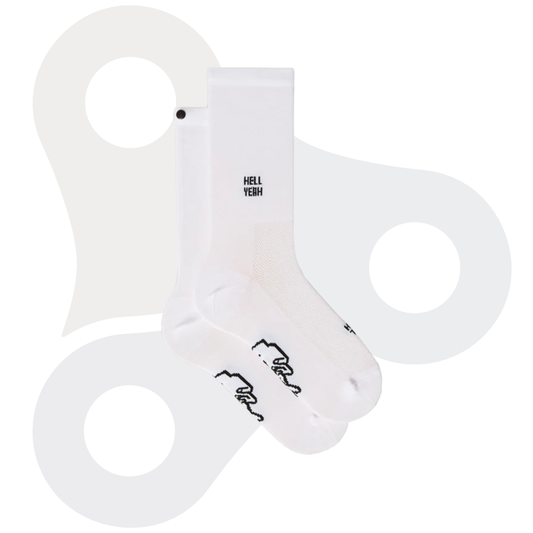 Fingerscrossed Socken in weiß mit Motiv Hell Yeah (Schriftzug)