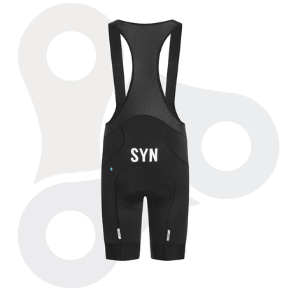 SYN erren Training Bib Shorts 2.0 in schwarz mit weißem SYN Schriftzug von hinten