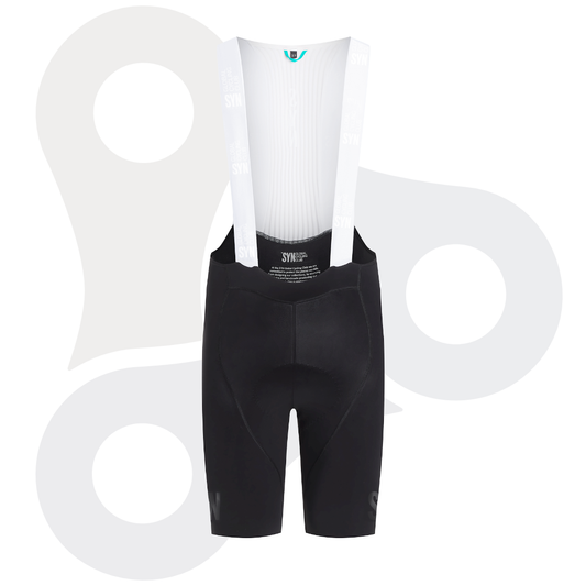 SYN Pro Tech Bib Shorts in schwarz mit schwarzem SYN Logodruck von vorne