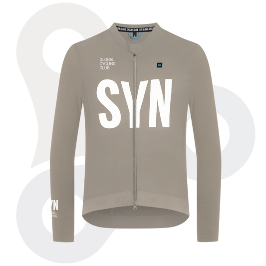 SYN Longsleeve Training Jersey 2.0 in der Farbe Ivory mit weißem SYN Schriftzug von vorne