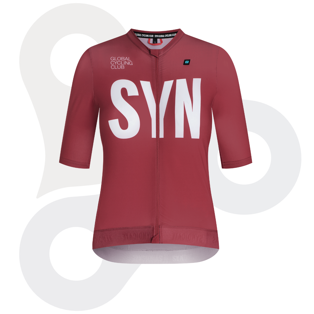 SYN Training Jersey 2.0 in cherry mit weißem SYN Schriftzug
