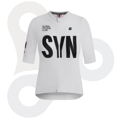 SYN Training Jersey 2.0 in weiß mit schwarzem SYN Schriftzug
