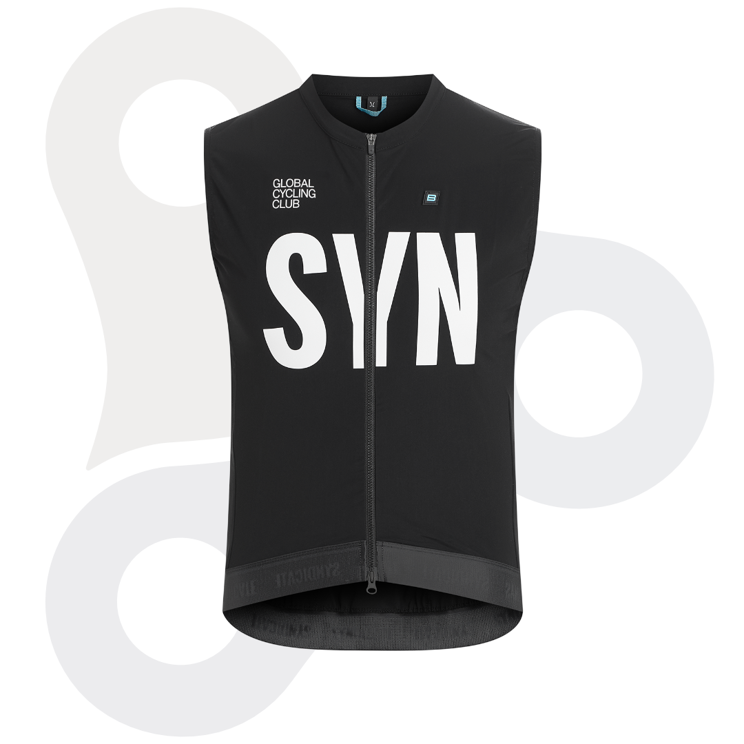 SYN Herren Training Vest 2.0 in schwarz mit weißem SYN Schriftzug von vorne