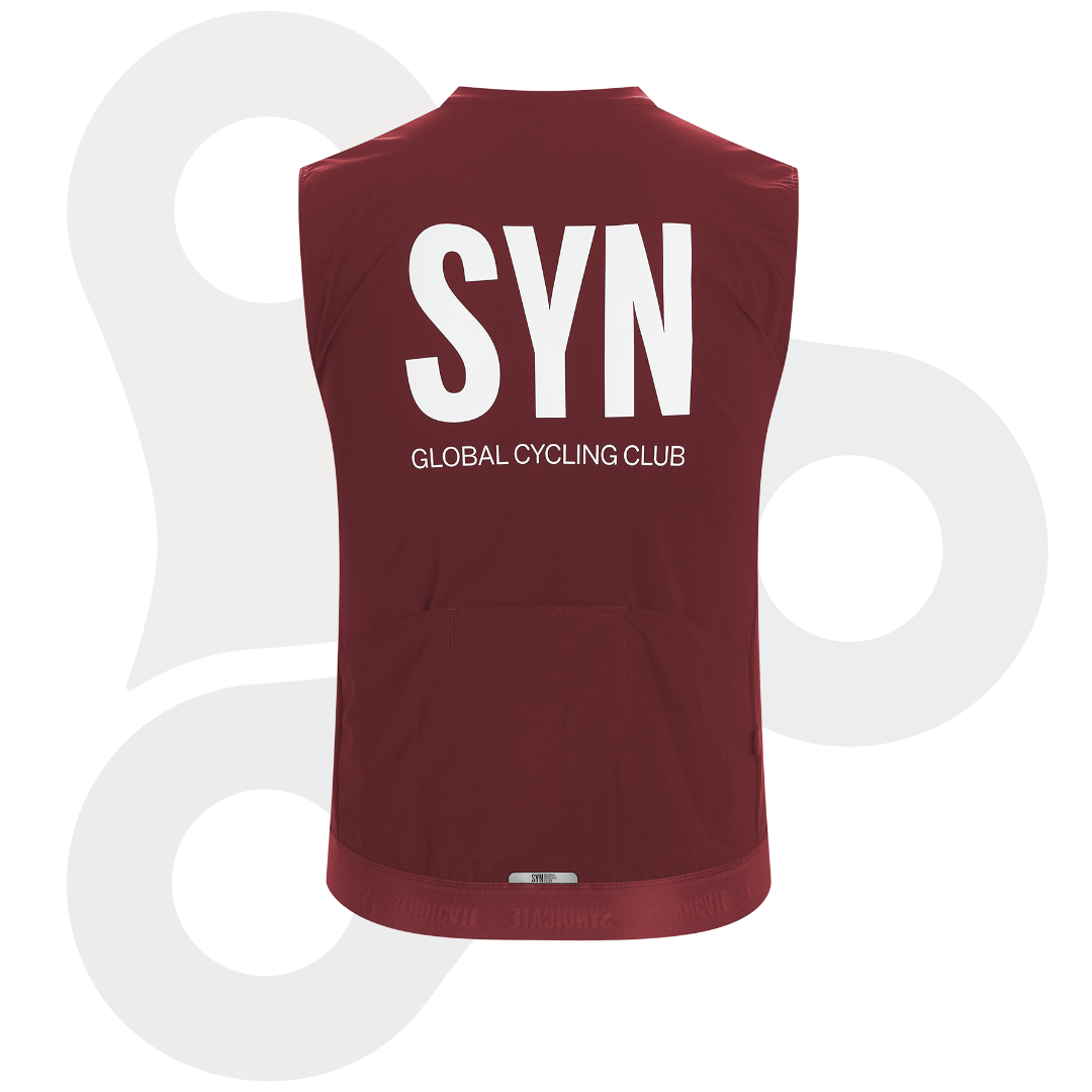 SYN  Training Vest 2.0 in der Farbe Merlot mit weißem SYN Schriftzug von hinten