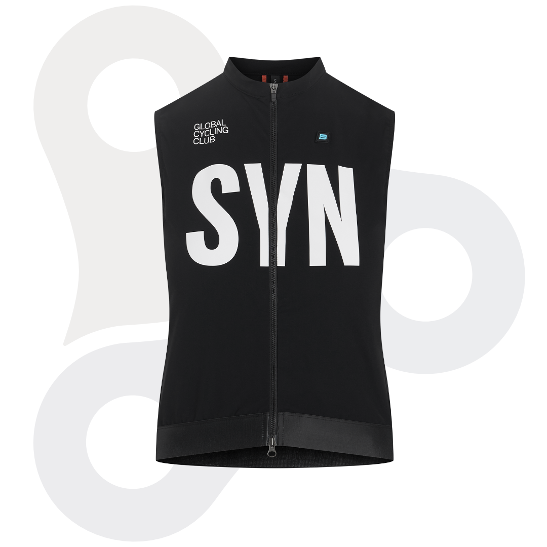 SYN Damen Training Vest 2.0 in schwarz mit weißen SYN Schriftzug von vorne