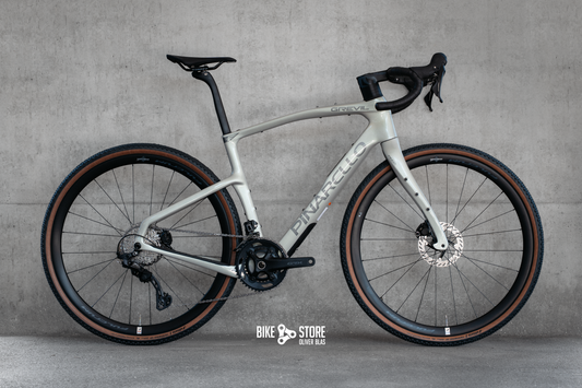 Pinarello Grevil F1 in der Farbe Comet Silver Shiny