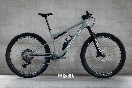 Specialized Epic 9 Expert Fully in der Farbe Gloss Agave Grey / Metallic White Silver