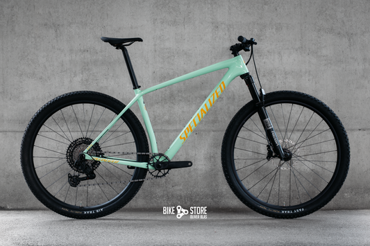 Specialized Epic HT Comp in der Farbe Gloss Oasis | California Sunshine (ein Türkiston mit gelben Decals)