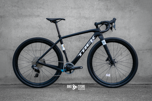 Trek Checkpoint SL7 AXS Gravelbike in der Farbe Matte Deep Smoke (mattes Schwarz)